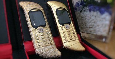 Коштують цілий статок: чому деякі смартфони продавалися по 2,5 млн доларів (фото)