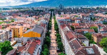 Приємні ціни та клімат: названо країну ЄС, де українці масово скуповують житло