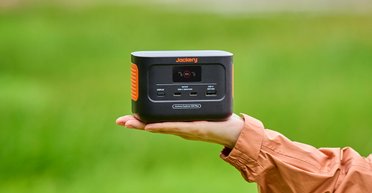 Поміщається на долоні: на що здатна найменша у світі сонячна зарядна станція