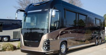 Поместье на колесах: в интернете показали роскошный автодом за $2,5 миллиона (видео)