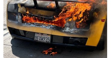 Лимитированный суперкар Lamborghini сгорел дотла на трассе (фото, видео)