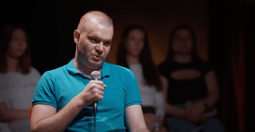 "Три вищих освіти": безхатько розповів, як живуть люди на вулиці в Україні (відео)