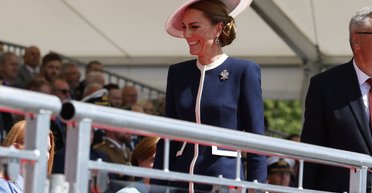 Кейт Міддлтон розбила пляшку віскі об новітній фрегат ВМС Великої Британії (відео)