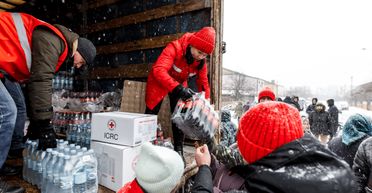 Підтримка українців під час війни: як Кока-Кола допомагає громадам і людям у цей критичний час