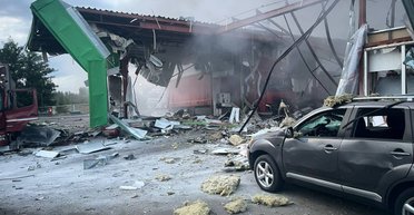Російський дрон розбомбив автозаправну станцію на Полтавщині: є постраждалі (фото)