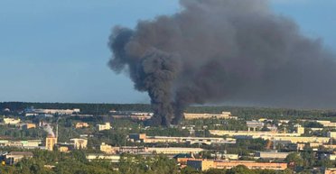 Пожежі на заводах і авіаколапс у Москві: що відомо про наслідки нальоту дронів на РФ (фото, відео)