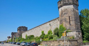 Нагадує фортецю: стару в'язницю назвали найпопулярнішою покинутою будівлею у світі (фото)