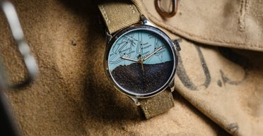 С песком и военной каской: в Бельгии создали уникальные часы, посвященные высадке в Нормандии