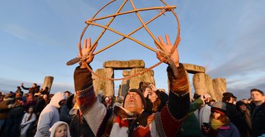 У друидов уже Новый год. Фоторепортаж: как в Стоунхенже праздновали День зимнего солнцестояния