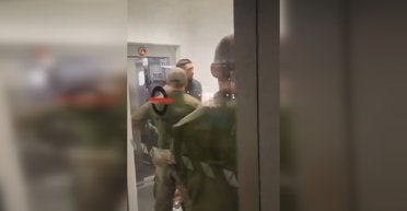 Задержание Усика в Кракове: в Ryanair объяснили причину скандала и указали на виновника