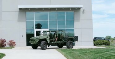 Новітній військовий багі від General Motors пішов із молотка за мільйон доларів (фото)