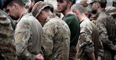 Избили так, что признался в убийстве девятерых, — эксперт о давлении на украинских военнопленных