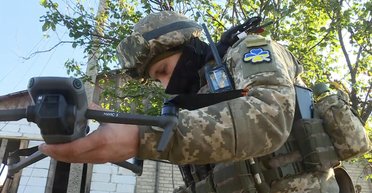 Це небезпечно: український військовий розповів, де вони добувають вибухівку для своїх дронів