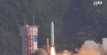 В Японии во время испытаний загорелась космическая ракета: подробности (видео)