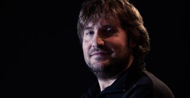 Школы сегодня устроены так, чтобы выпускать солдат и священников, — Николя Садирак