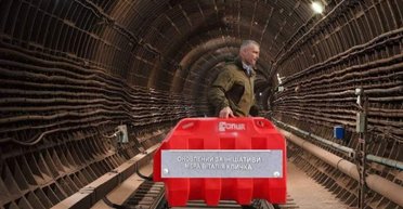 Кіношні зірки та мер Кличко: користувачі наповнили мережу мемами про київське метро (фото)