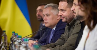 Железняк сообщил, что Зеленский принял решение по Ермаку: "Пойдет в мощную контратаку"