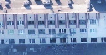 Оккупирована с первых дней войны: ВСУ ударили по автопарку РФ в Алешках (фото)