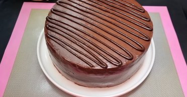 На праздники и просто так: рецепт шоколадного торта с бананами