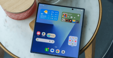 Samsung Galaxy чи Motorola Razr: який складаний смартфон підкорив і експертів, і користувачів