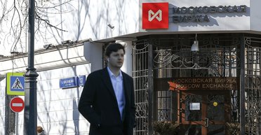 Боятся мобилизации и новых санкций: в России резко обвалился индекс МосБиржи