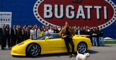 Желтая ракета: в румынской глубинке обнаружили уникальный Bugatti Михаэля Шумахера (видео)