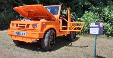 Старый Suzuki Jimny превратили в яркий пикап без дверей (фото)