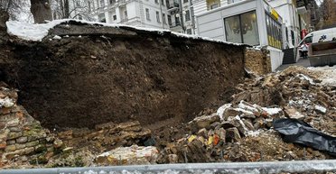 Смертельный обвал стены в Киеве: в ГСЧС и депутатка Киевсовета поделились новыми деталями