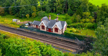 Ціна дивує: старий вікторіанський залізничний вокзал, переробили на затишний будинок (фото)