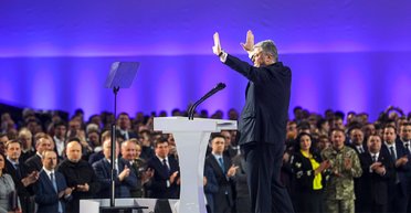 Армия. Дороги. Коррупция. Чем отличаются предвыборные выступления Петра Порошенко в 2014-м и 2019-м годах