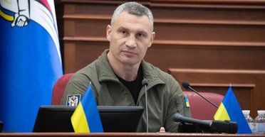 Кличко поручил до вечера почистить дворы и тротуары: пообещал обратиться к Зеленскому