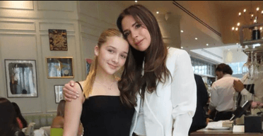 Вікторія Бекхем зʼявилася на публіці з донькою (фото)