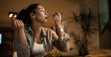 Ранний ужин: 5 веских причин не наедаться на ночь