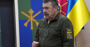 Вручив подарунки і пiшов: генерала Кузьмука звільнили з посади радника командувача ТрО