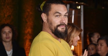 Джейсон Момоа вийшов на червону доріжку з дітьми-підлітками (фото)