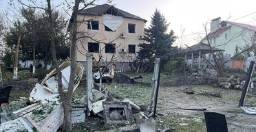 "Шахед" прилетів поруч із будинком: відома рестораторка показала, як виглядає її дім внаслідок атаки РФ (фото)