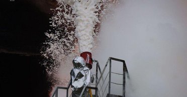 Удар ВС РФ по нефтебазе в Прилуках: в ГСЧС показали кадры масштабного пожара (фото, видео)