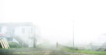 "Дощ йде тижнями": як люди живуть у найвологішому місті на планеті (фото)