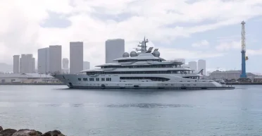 Складно купити, неможливо продати: на Заході не знають, що робити із супер'яхтами олігархів із РФ