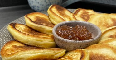 Пишні оладки на кефірі: простий рецепт на всі випадки життя