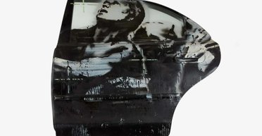 Шедевр современного искусства: дверь от Mazda 90-х планируют продать за $200 000 (фото)