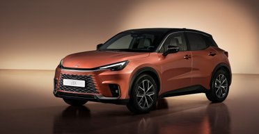 Кроссоверы, гибриды и электромобили: британцы определили лучшие авто года (фото)