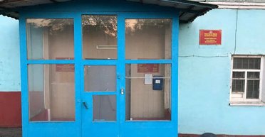 В РФ мужчина и женщина пытались сжечь военкомат, бросив бутылки виски и кефира