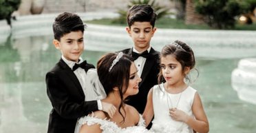 Наречена забороняє 5-річній сестрі брати участь у весіллі через закоханість у її нареченого