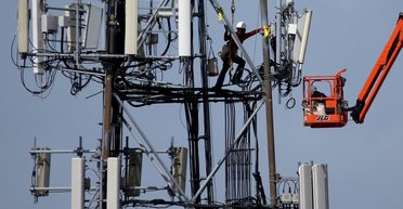 Не только "Мотор Сич". Чем грозит Украине возможный запрет на китайское телеком-оборудование