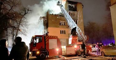 Разрушенные квартиры и поврежденные машины: последствия ночной атаки на Чернигов (фото, видео)