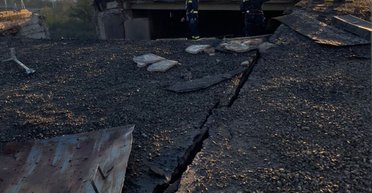 Ночной обстрел Киева и области: осколки "Шахеда" пробили крышу пятиэтажки (фото, видео)