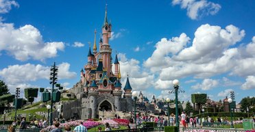 Отпуск мечты закончился неожиданно: семья получила гигантский штраф за поездку в Disneyland