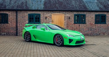 Яркая капсула времени: обнаружен 12-летний суперкар Lexus с пробегом 1350 км (фото)