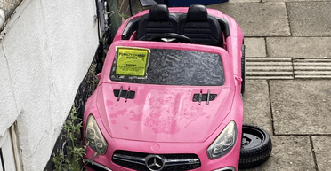 Жодних поблажок: дитину "оштрафували" за неправильне паркування (фото)